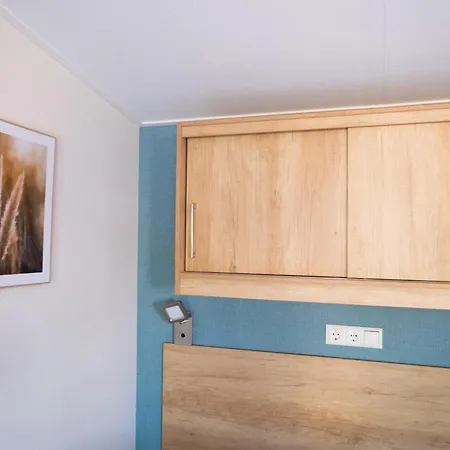 Ferienhaeuser Seepark Ternsche بيت للعطل *